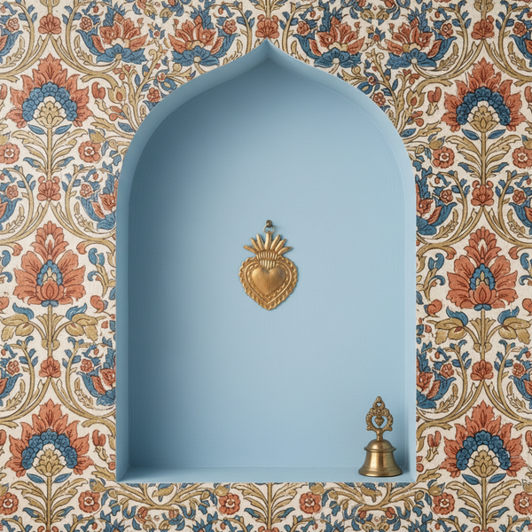 Ex-voto cœur sacré Earl KIFF KIFF en métal doré suspendu dans une niche murale décorative