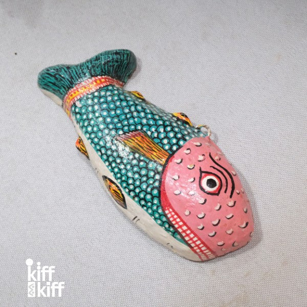 Décoration murale poisson en papier mâché, vue de détail