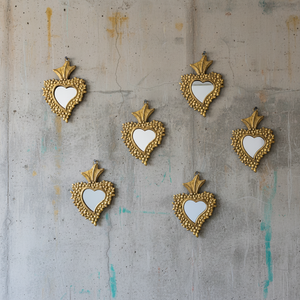 Ex-voto grappe de raisin Violetta KIFF KIFF en métal doré, détail des éléments en miroir