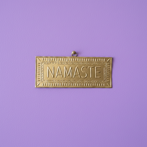 Plaque murale doré NAMASTE