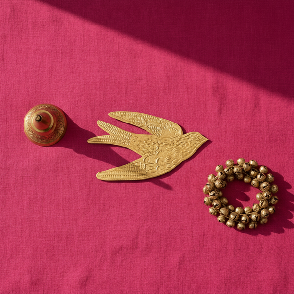 Hirondelle dorée Mavis – Objet décoratif artisanal