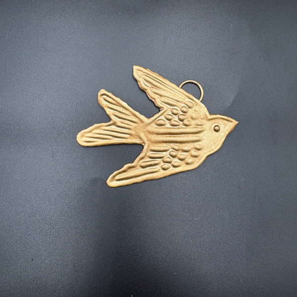 Hirondelle dorée Lynette – Objet décoratif artisanal à suspendre