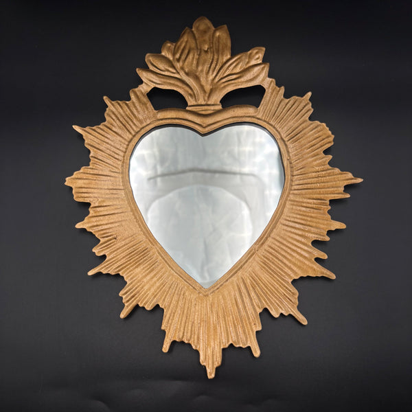 Miroir ex-voto doré Clyde accroché au mur