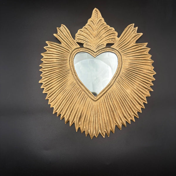Miroir ex-voto doré Finch accroché au mur