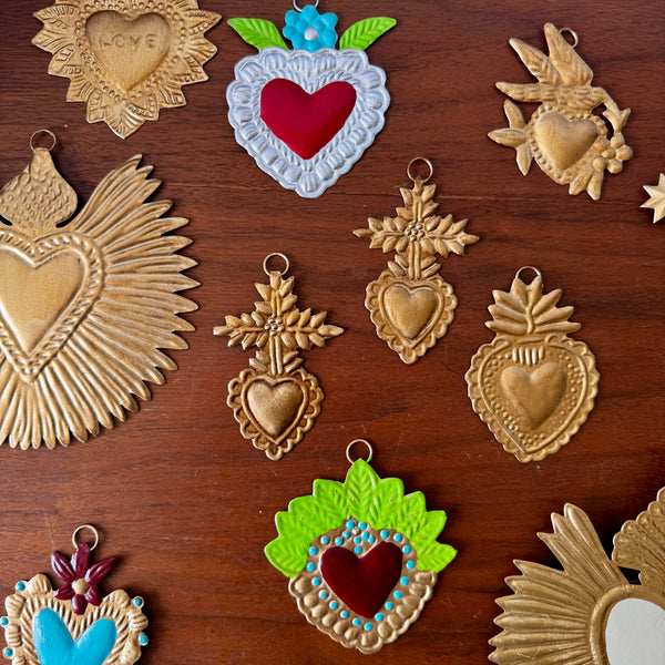 Ex-voto doré Ernest, cœur sacré, vue de détail