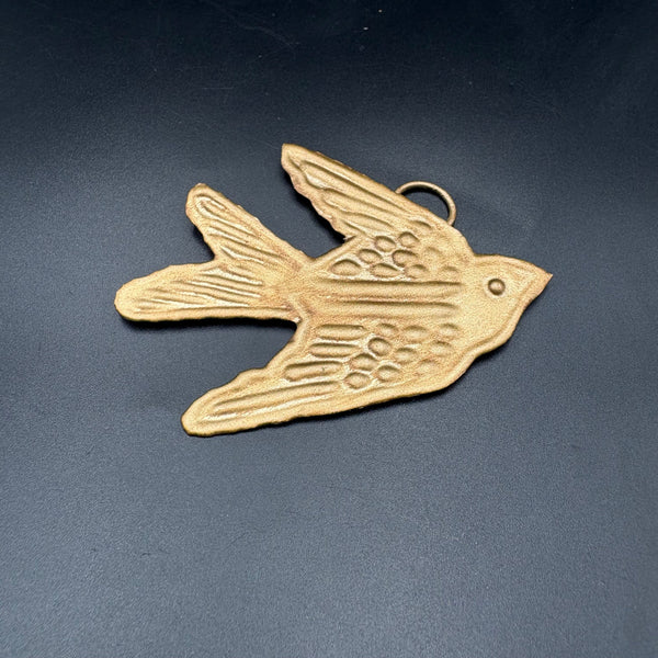 Hirondelle dorée Lynette, angle différent