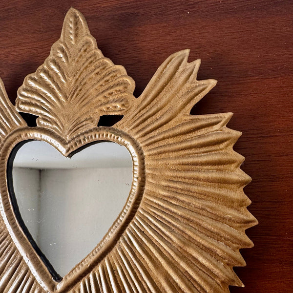 Miroir ex-voto doré Finch, gros plan artisanal
