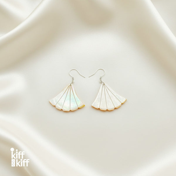 Boucles d'Oreilles Fleur en Nacre