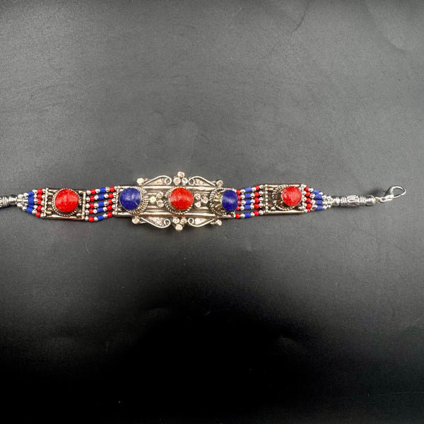 Bracelet artisanal Népal Katmandou porté