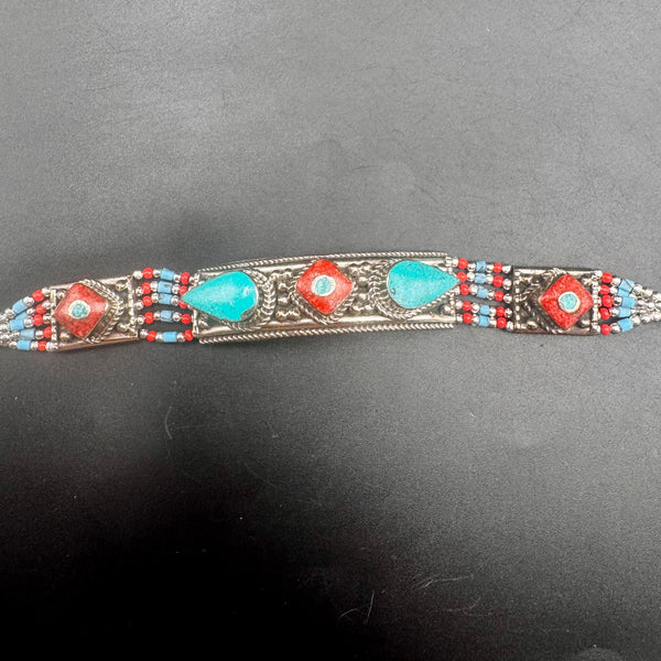 Bracelet artisanal Népal Katmandou, vue rapprochée