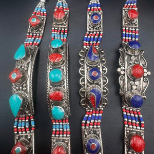 Bracelet artisanal Népal Katmandou, gros plan artisanal