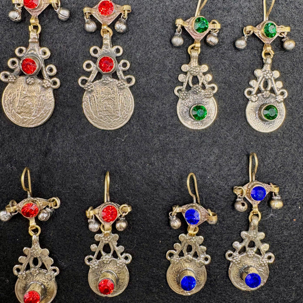 Boucles d'oreilles Kuchi afghanes rouges, présentation complète de la paire