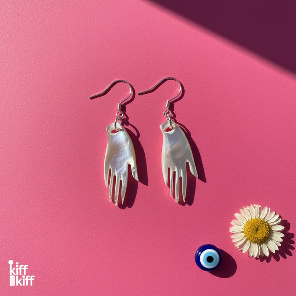Boucles d'Oreilles Main en Nacre