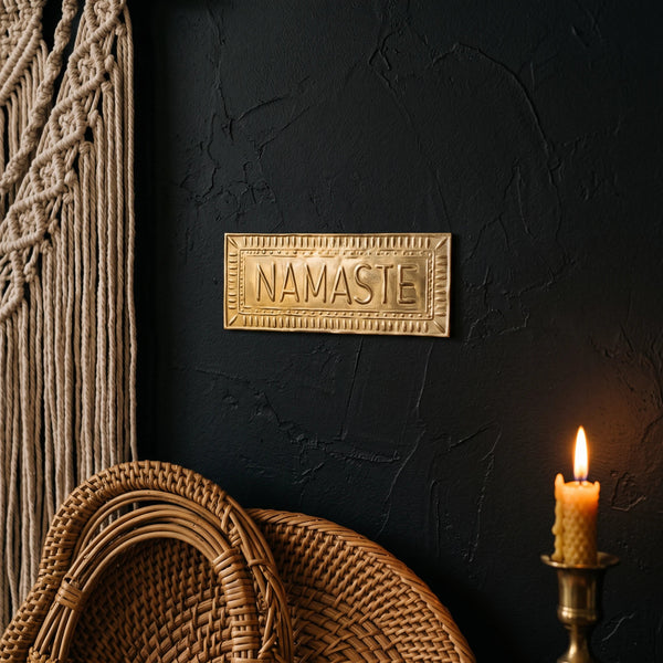Plaque murale doré NAMASTE