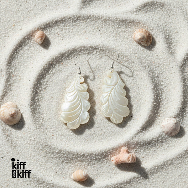 Boucles d'Oreilles Feuille Volute en Nacre