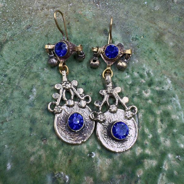 Boucles d'oreilles Kuchi afghanes, détail du fermoir crochet