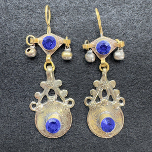 Boucles d'oreilles Kuchi afghanes bleues en métal artisanal, vue de face