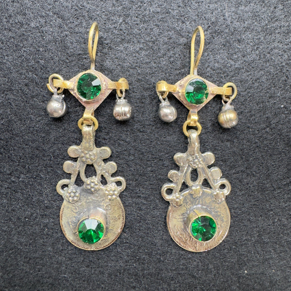 Boucles d'oreilles Kuchi afghanes vertes en métal artisanal, vue de face