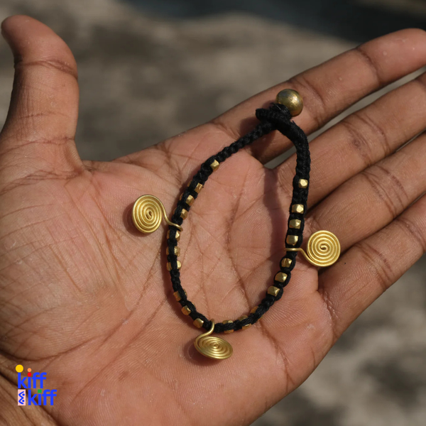 Bracelet indien Nira en laiton recyclé