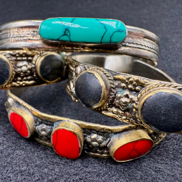 Bracelet Nuristan Afghanistan, artisanat tribal en métal et pierre