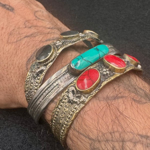 Bracelet noir Nuristan Afghanistan, bijou artisanal tribal