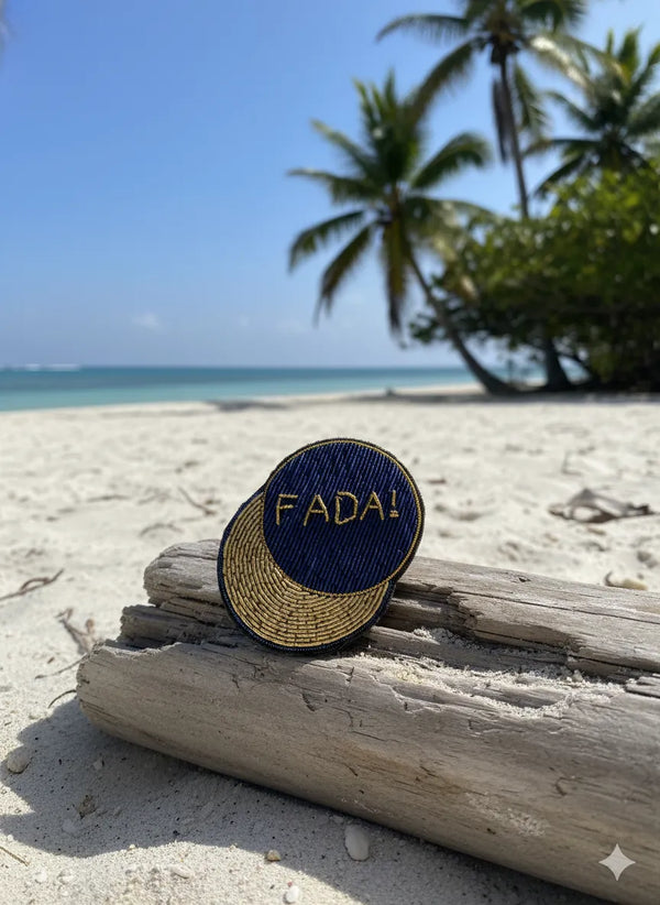 Broche FADA !, vue de détail de la broderie