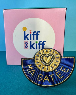 Broche MA GATÉE, vue de détail de la broderie