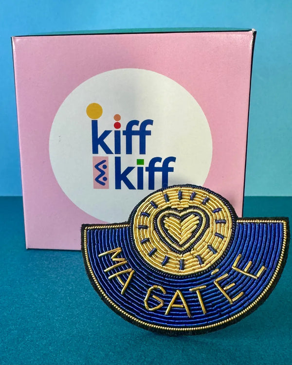 Broche MA GATÉE, vue de détail de la broderie