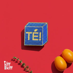 Broche TÉ !, bijou cannetille brodé main, expression du Sud
