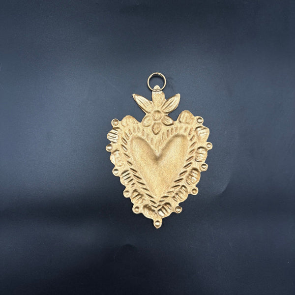 Ex-voto Betty – Cœur sacré artisanal turquoise et doré à suspendre