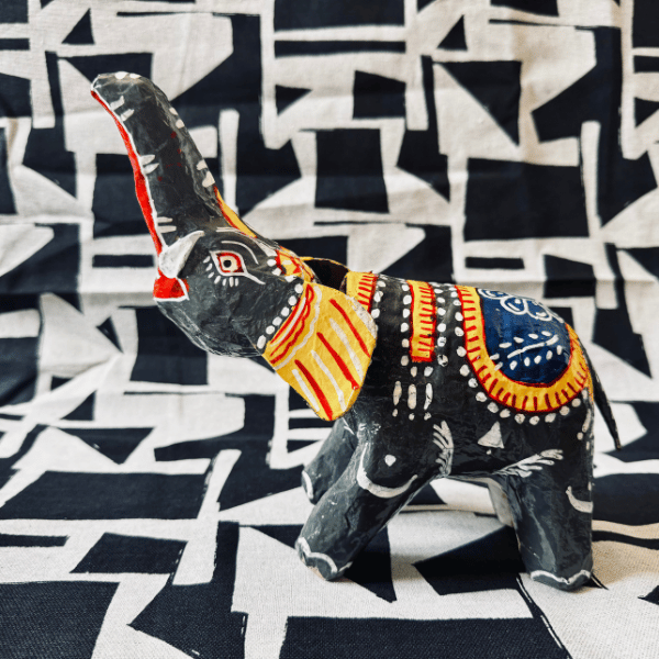 Statuette éléphant en papier mâché articulé, artisanat Odisha