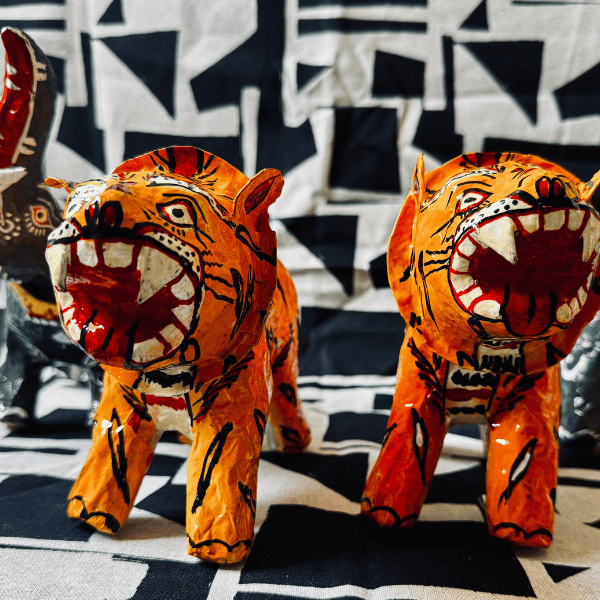 Statuette tigre articulée, vue de face