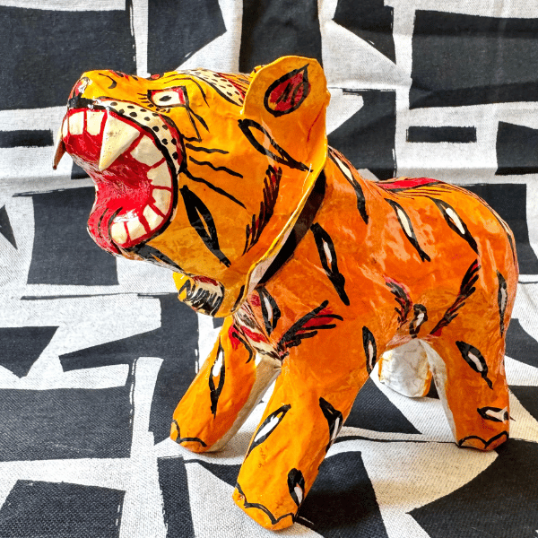 Statuette tigre en papier mâché articulé, artisanat Odisha