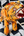 Statuette tigre en papier mâché, détail peinture