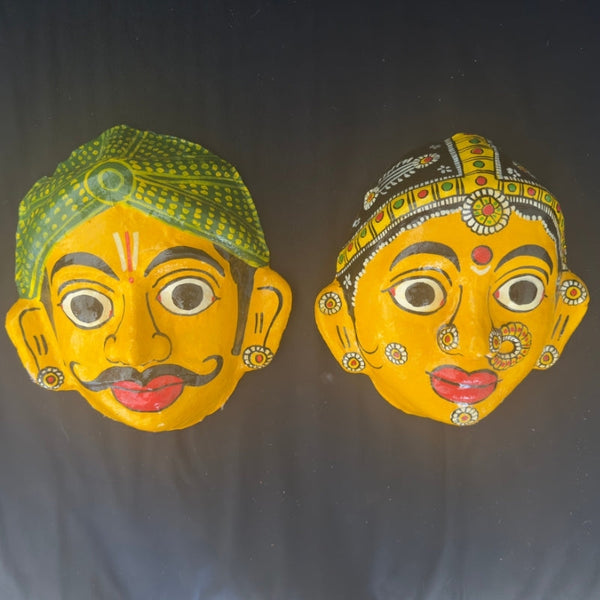 Grand masque mural indien homme hindou en papier mâché, vue rapprochée artisanat Odisha