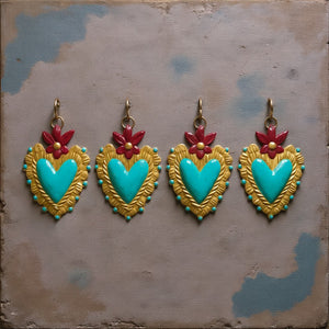 Quatre ex-voto KIFF KIFF modèle Betty en forme de cœur turquoise, doré et bordeaux, faits main en métal.