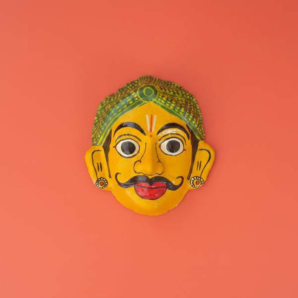 Grand masque mural KIFF KIFF représentant un visage d'homme hindou jaune avec une coiffe verte, fait main en Inde.