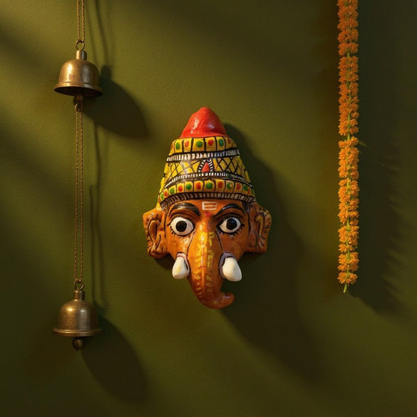 Masque mural Ganesh KIFF KIFF en papier mâché peint à la main, 11 cm, décoré de motifs colorés sur fond vert.