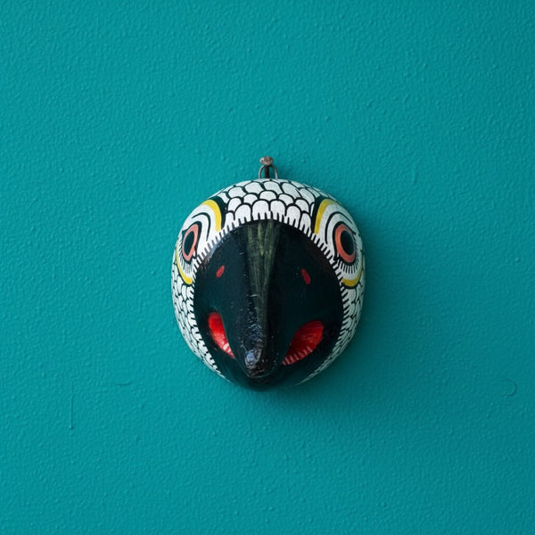 Masque mural KIFF KIFF Jatayu en papier mâché blanc avec bec noir, artisanat traditionnel d'Odisha, Inde