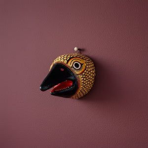 Masque mural KIFF KIFF Jatayu en papier mâché jaune moutarde avec un bec noir, artisanat traditionnel d'Odisha