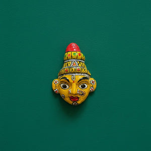 Masque mural artisanal KIFF KIFF de Krishna en papier mâché jaune, peint à la main avec des détails colorés, 10 cm.