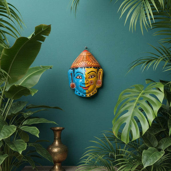 Masque mural artisanal KIFF KIFF en papier mâché représentant Radha et Krishna aux couleurs vives sur fond vert