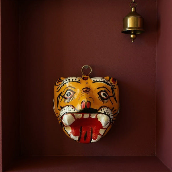 Masque mural KIFF KIFF en papier mâché orange représentant un tigre, petit format artisanal d'Odisha, Inde.