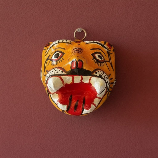 Masque mural KIFF KIFF en papier mâché représentant un petit tigre orange peint à la main, artisanat d'Odisha.