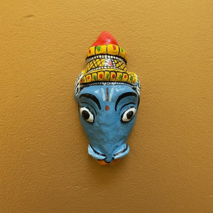 Masque mural artisanal KIFF KIFF de Varaha en papier mâché peint à la main, 10 cm, aux couleurs vives et détails fins.