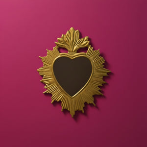 Miroir ex-voto KIFF KIFF Clyde doré en forme de cœur avec des pointes asymétriques sculptées sur fond rose