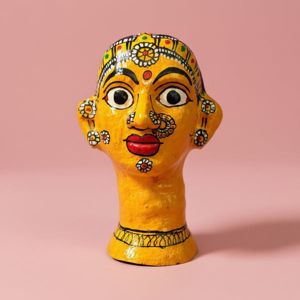 Statuette KIFF KIFF de tête de femme hindoue en papier mâché jaune peinte à la main avec détails colorés