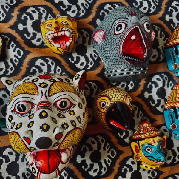 Masque indien Léopard blanc – Décoration murale artisanale – Papier mâché Odisha