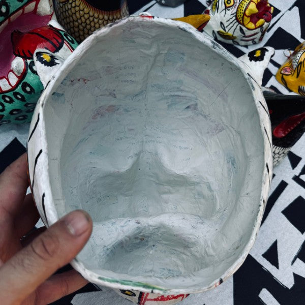 Masque indien Léopard blanc – Décoration murale artisanale – Papier mâché Odisha