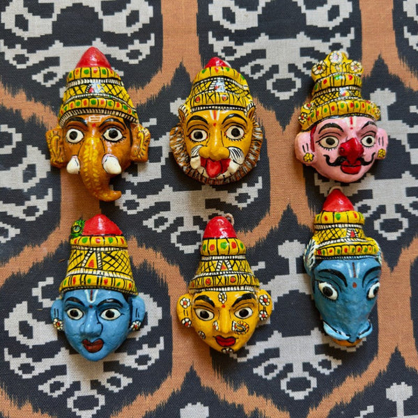 Masque de Krishna, le visage jaune 10 cm